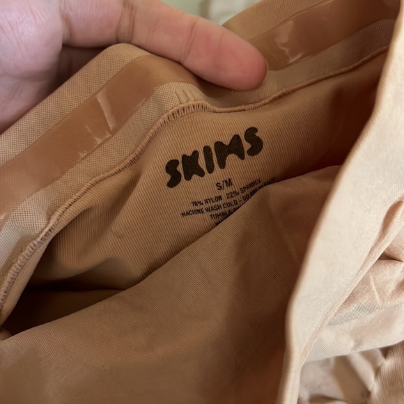 SKIMS MATERNITY SCULPTING SHORT MID THIGH - Picture 6 of 12